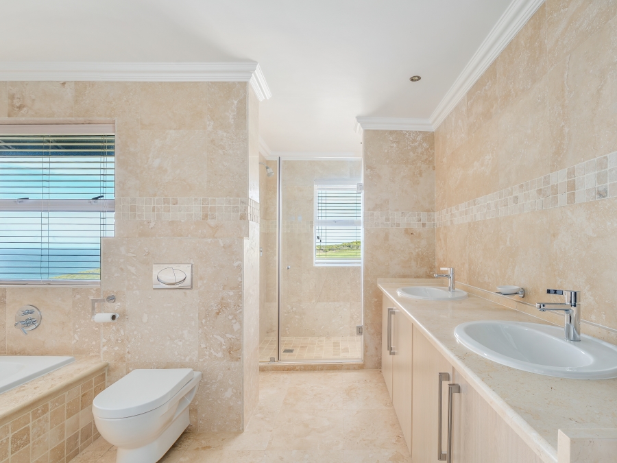 5 Bedroom Property for Sale in Pezula Golf Estate Western Cape